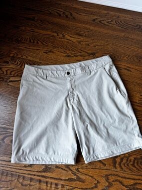 lululemon athletica Men's ABC Warpstreme 9in. Shorts - Light Tan